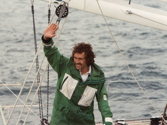 菲利普-让托（Philippe Jeantot）是单人帆船赛的世界冠军，也是著名的 "旺迪环球 "环球赛的创始人。